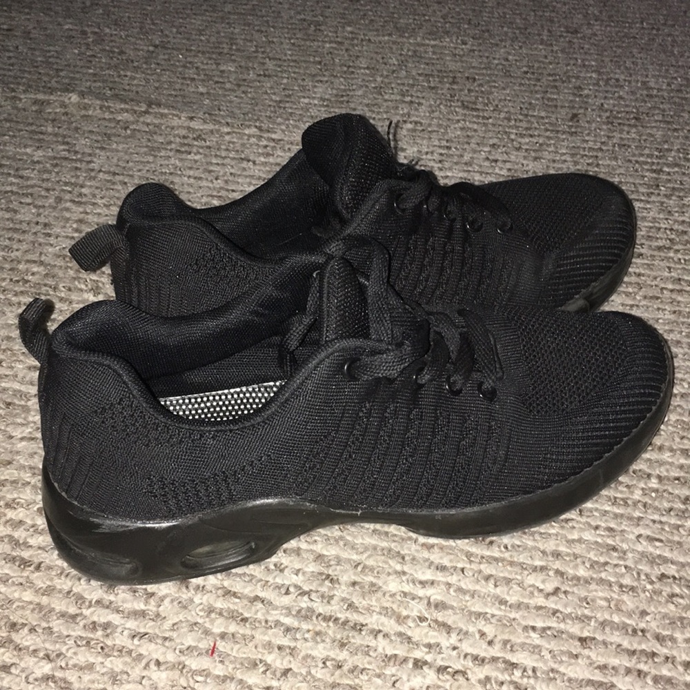 Lightweight Comfortable Black Sneakers - image 1